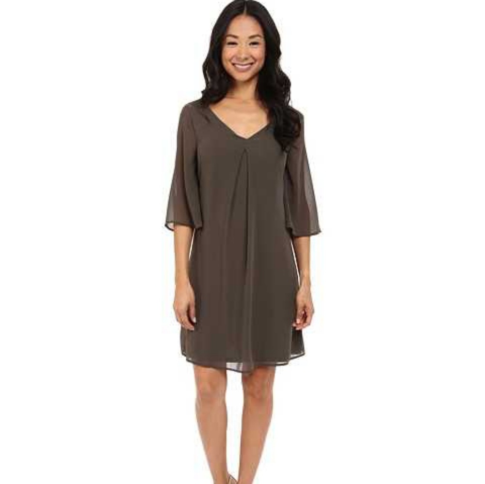 B Collection by Bobeau
Lola Shift Dress
Olive Med